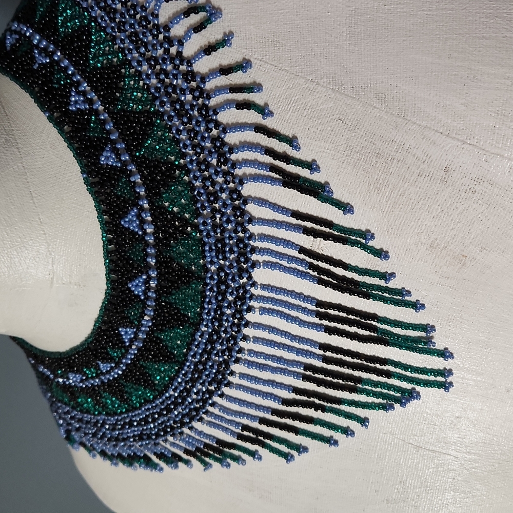 Hand-beaded statement necklace - Picture 5 of 5
